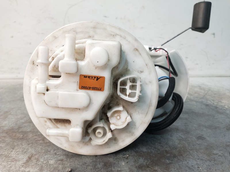 Recambio de bomba combustible para lexus ct 200h referencia OEM IAM 7702047092  