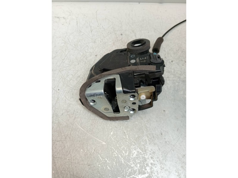 Recambio de motor cierre centralizado porton para lexus ct 200h referencia OEM IAM A046693  