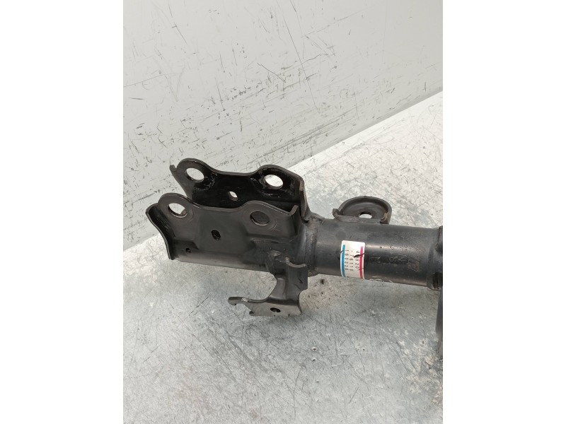 Recambio de amortiguador delantero izquierdo para lexus ct 200h referencia OEM IAM 4852076110  