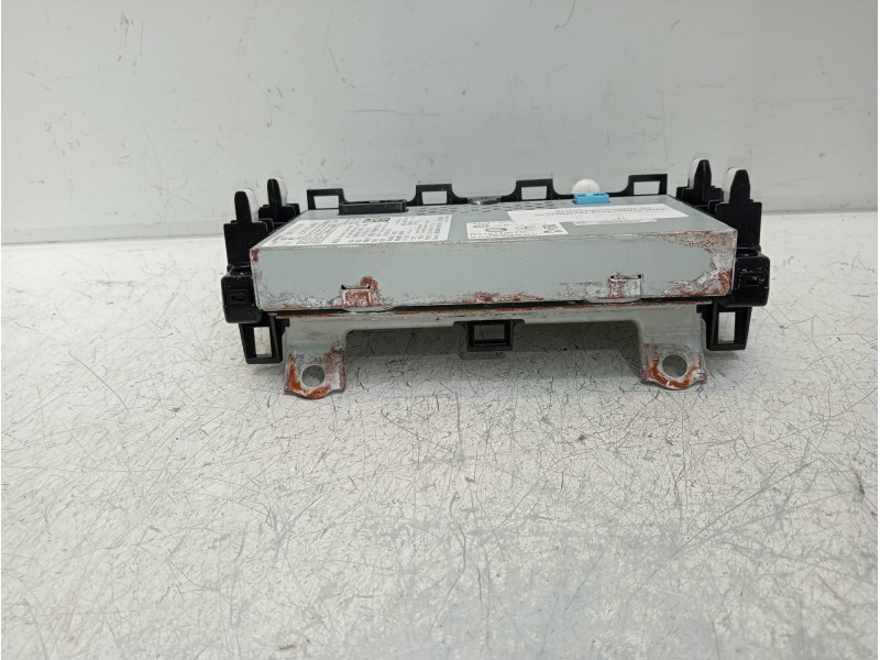 Recambio de pantalla multifuncion para lexus ct 200h referencia OEM IAM 8611176081  