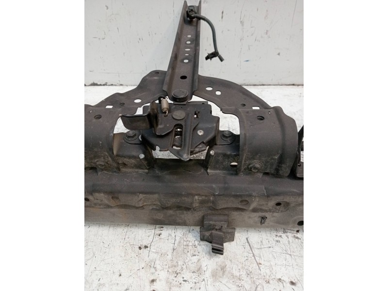 Recambio de panel frontal para lexus ct 200h referencia OEM IAM    Recambio de panel frontal para lexus ct 200h referencia OEM IAM