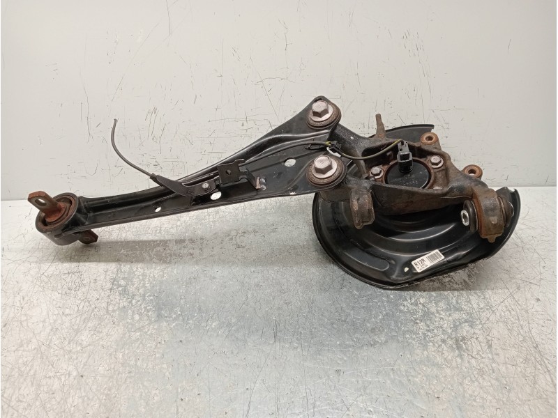 Recambio de mangueta trasera derecha para lexus ct 200h referencia OEM IAM   