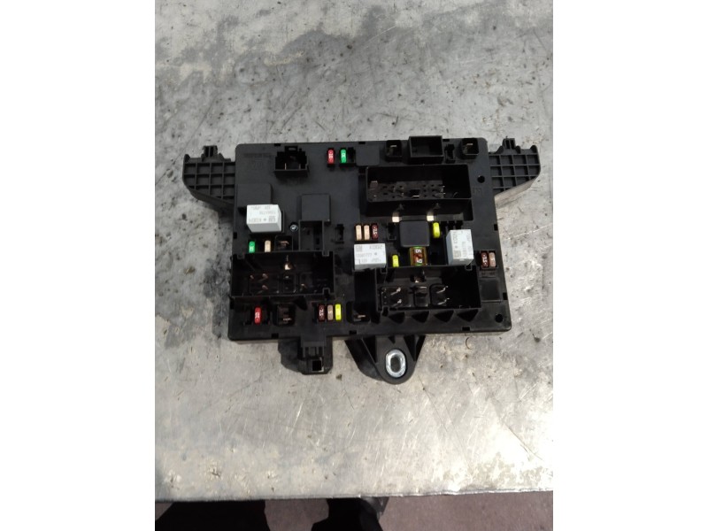 Recambio de caja reles / fusibles para opel zafira tourer excellence referencia OEM IAM 13368653 365927271 1110140AC 13462219