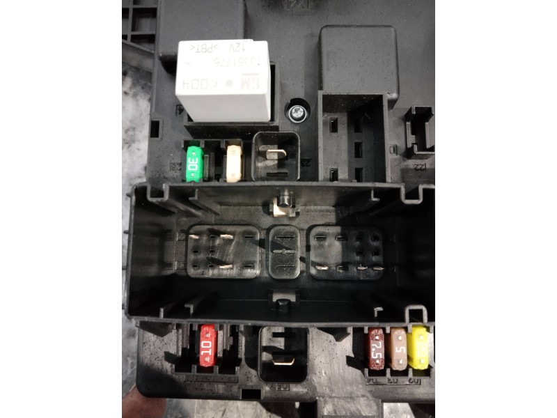 Recambio de caja reles / fusibles para opel zafira tourer excellence referencia OEM IAM 13368653 365927271 1110140AC 13462219