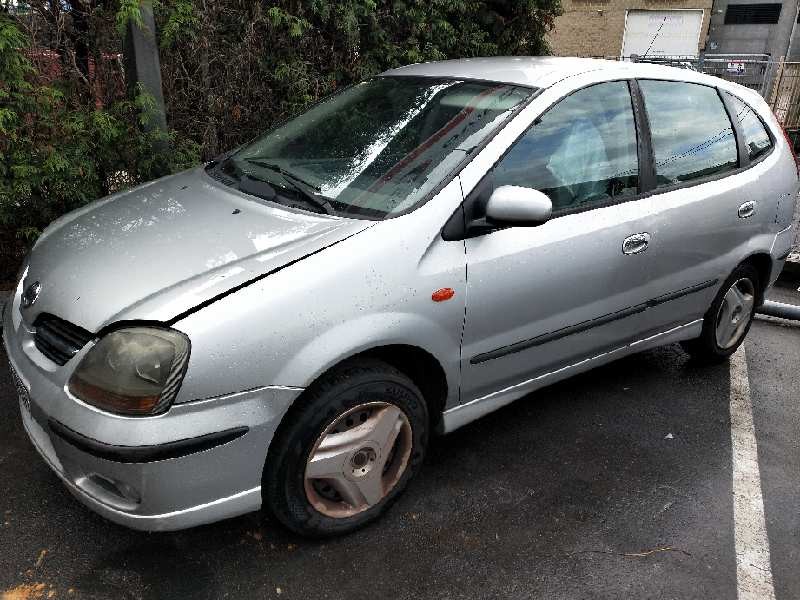 nissan almera tino (v10m) del año 2001