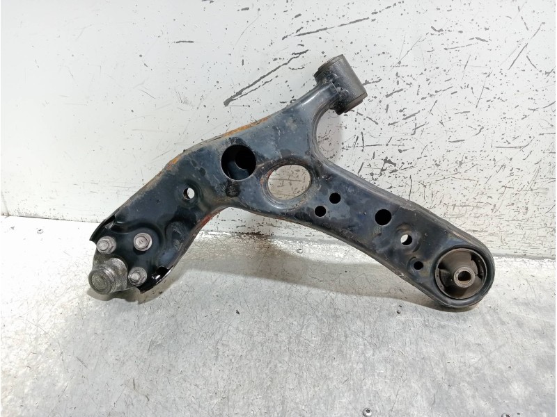 Recambio de brazo suspension inferior delantero derecho para lexus ct 200h referencia OEM IAM   