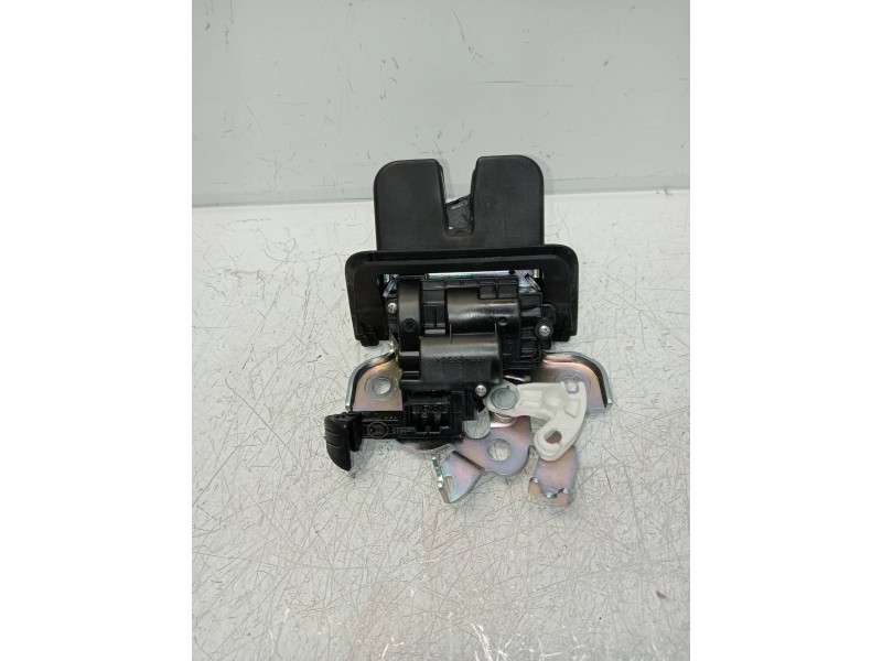 Recambio de motor cierre centralizado porton para audi a6 avant (4gd) 2.0 tdi ultra referencia OEM IAM 8R0827505A  