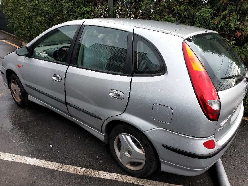 nissan almera tino (v10m) del año 2001