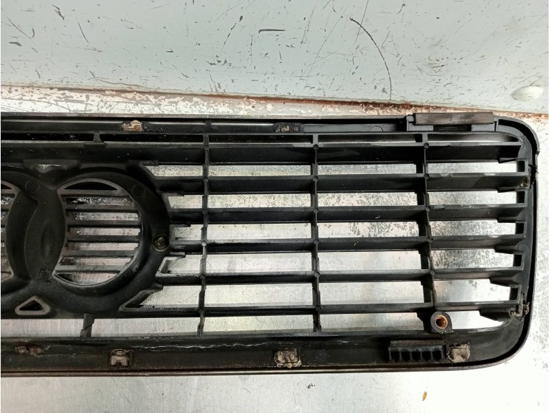 Recambio de rejilla delantera para audi coupe (8b3) básico referencia OEM IAM 8G0853651G  
