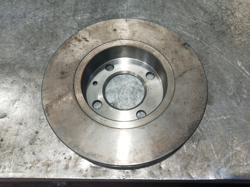 Recambio de disco freno delantero para seat cordoba berlina (6k2) referencia OEM IAM    Recambio de disco freno delantero para seat cordoba berlina (6k2) referencia OEM IAM