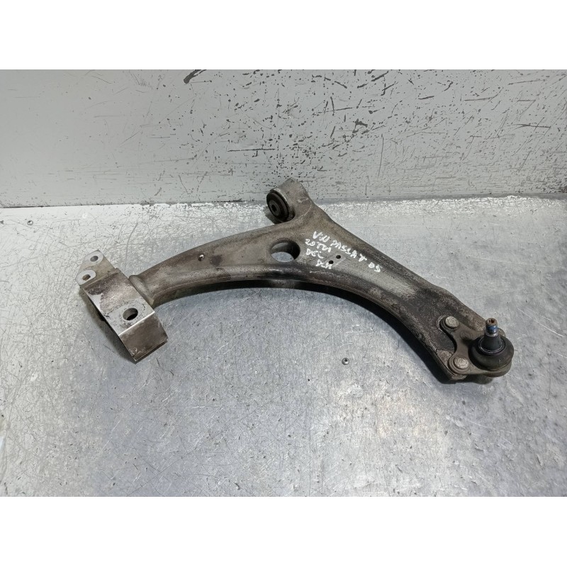 Recambio de brazo suspension inferior delantero derecho para volkswagen passat berlina (3c2) 2.0 tdi referencia OEM IAM 3C0153D 