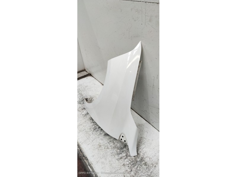 Recambio de aleta delantera izquierda para renault fluence expression referencia OEM IAM   