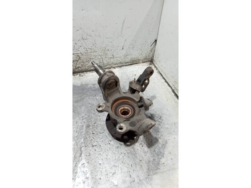 Recambio de mangueta delantera derecha para nissan primera berlina (p12) acenta referencia OEM IAM   