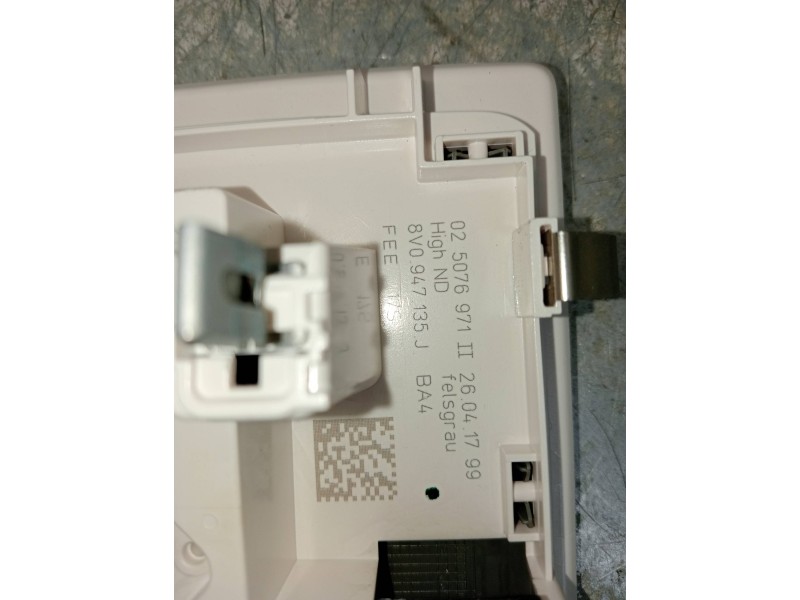 Recambio de luz interior para audi a3 sportback (8vf) basic e-tron referencia OEM IAM 8V0647135J 025076971 