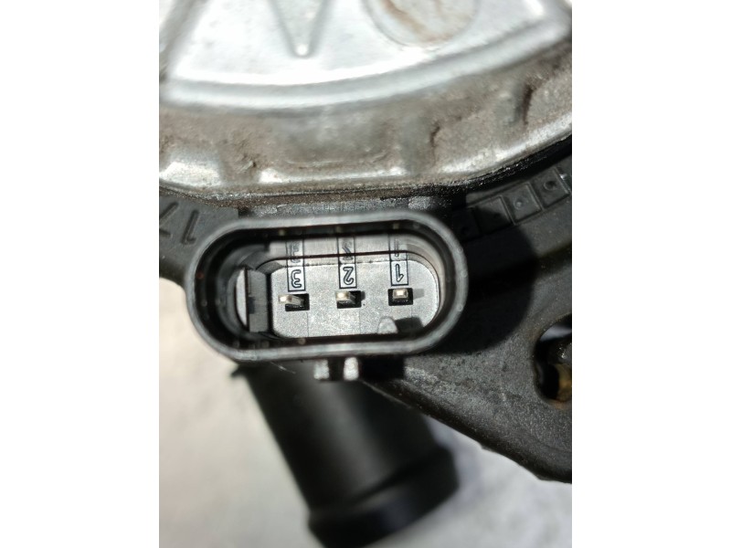 Recambio de bomba agua para audi a3 sportback (8vf) basic e-tron referencia OEM IAM 0392024011 04L965567B ELÉCTRICA