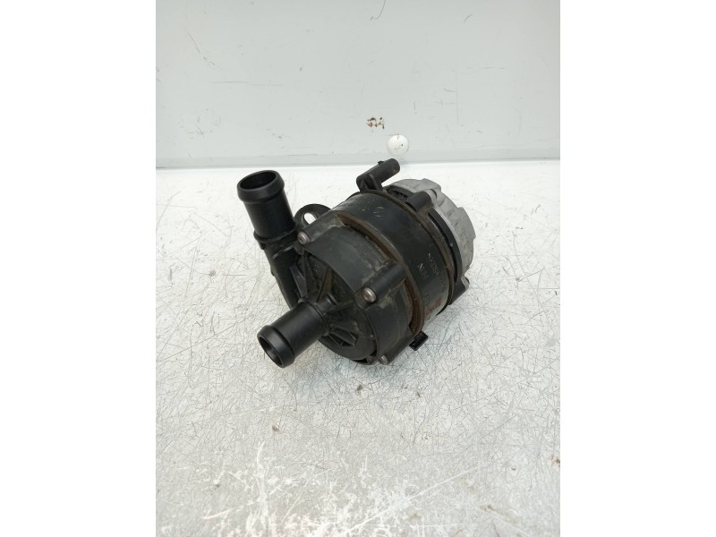 Recambio de bomba agua para audi a3 sportback (8vf) basic e-tron referencia OEM IAM 5Q0121093EM 04L965567 0392024003 ELÉCTRICA