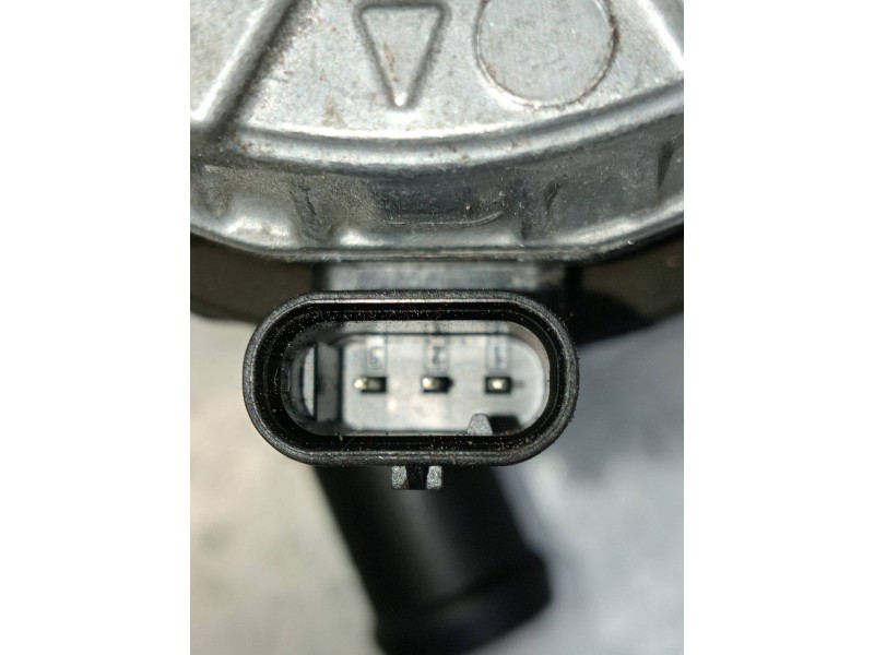 Recambio de bomba agua para audi a3 sportback (8vf) basic e-tron referencia OEM IAM 5Q0121093EM 04L965567 0392024003 ELÉCTRICA