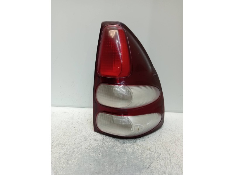 Recambio de piloto trasero derecho para toyota land cruiser (j12) 3.0 turbodiesel referencia OEM IAM    Recambio de piloto trasero derecho para toyota land cruiser (j12) 3.0 turbodiesel referencia OEM IAM