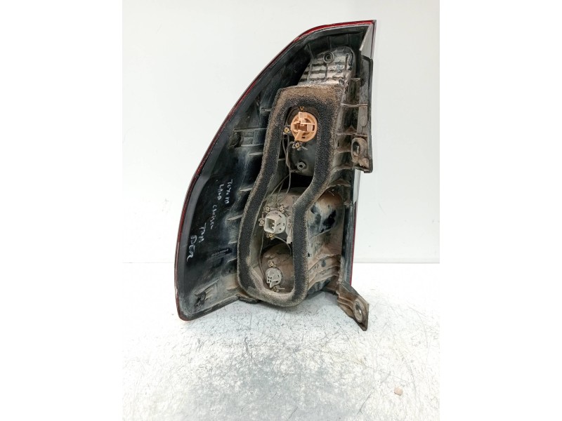 Recambio de piloto trasero derecho para toyota land cruiser (j12) 3.0 turbodiesel referencia OEM IAM    Recambio de piloto trasero derecho para toyota land cruiser (j12) 3.0 turbodiesel referencia OEM IAM