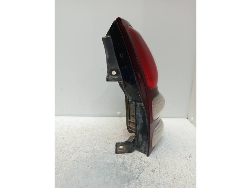 Recambio de piloto trasero derecho para toyota land cruiser (j12) 3.0 turbodiesel referencia OEM IAM    Recambio de piloto trasero derecho para toyota land cruiser (j12) 3.0 turbodiesel referencia OEM IAM