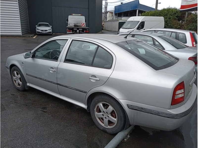 skoda octavia berlina (1u2) del año 2002