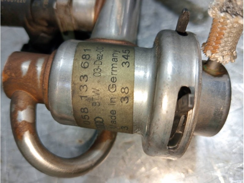 Recambio de rampa inyectora para audi a4 berlina (8e) 2.0 referencia OEM IAM 058133681 338345 