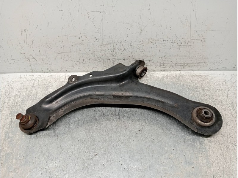 Recambio de brazo suspension inferior delantero izquierdo para renault scenic ii grand expression referencia OEM IAM 8200679063 