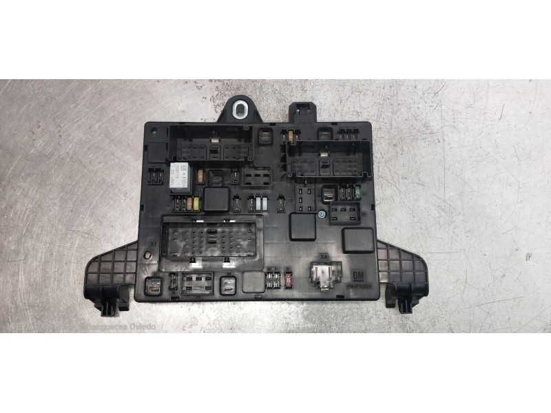 Recambio de caja reles / fusibles para opel astra j lim. excellence referencia OEM IAM 365927271 1110302AA 13449200