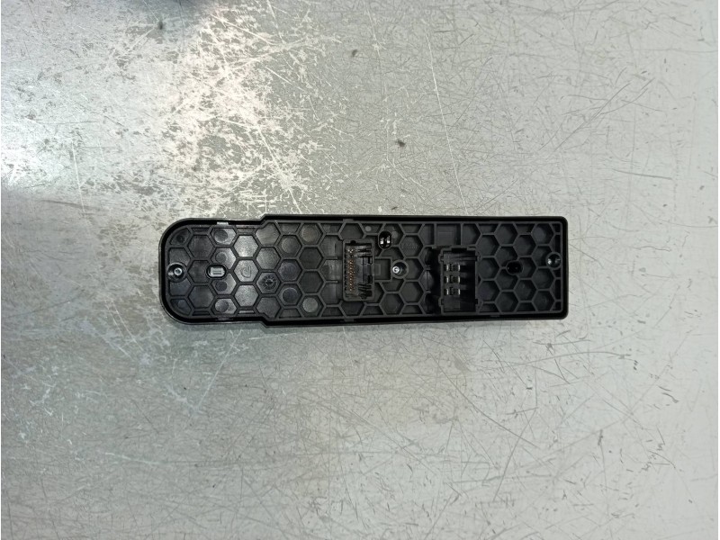 Recambio de mando elevalunas delantero derecho para renault fluence expression referencia OEM IAM   