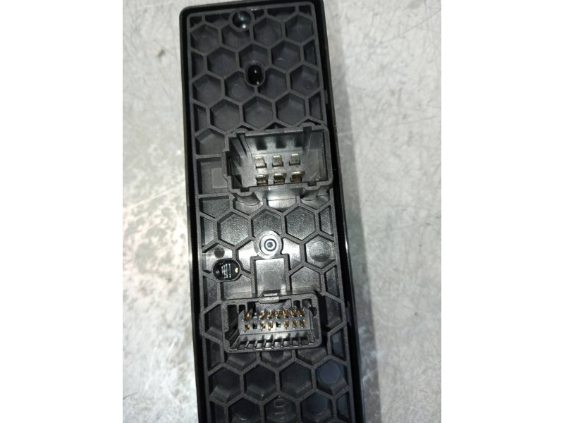 Recambio de mando elevalunas delantero derecho para renault fluence expression referencia OEM IAM   