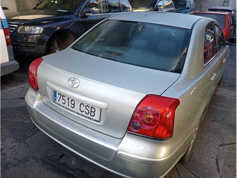 toyota avensis berlina (t25) del año 2003
