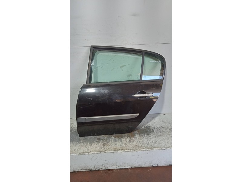 Recambio de puerta trasera izquierda para renault megane ii classic berlina confort authentique referencia OEM IAM  4P 