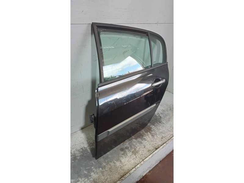 Recambio de puerta trasera izquierda para renault megane ii classic berlina confort authentique referencia OEM IAM  4P 