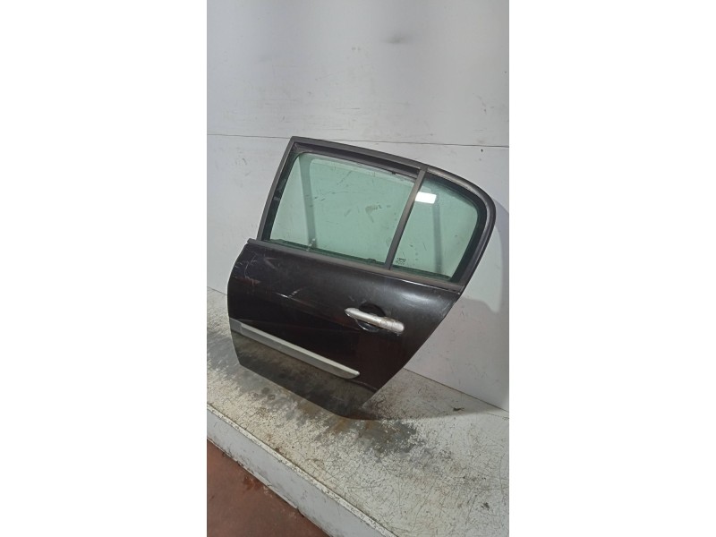 Recambio de puerta trasera izquierda para renault megane ii classic berlina confort authentique referencia OEM IAM  4P 