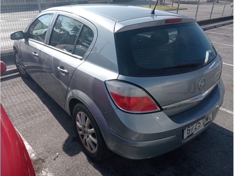 opel astra h berlina del año 2005