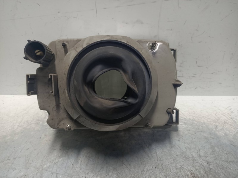 Recambio de faro derecho para renault trafic p 1000 referencia OEM IAM   