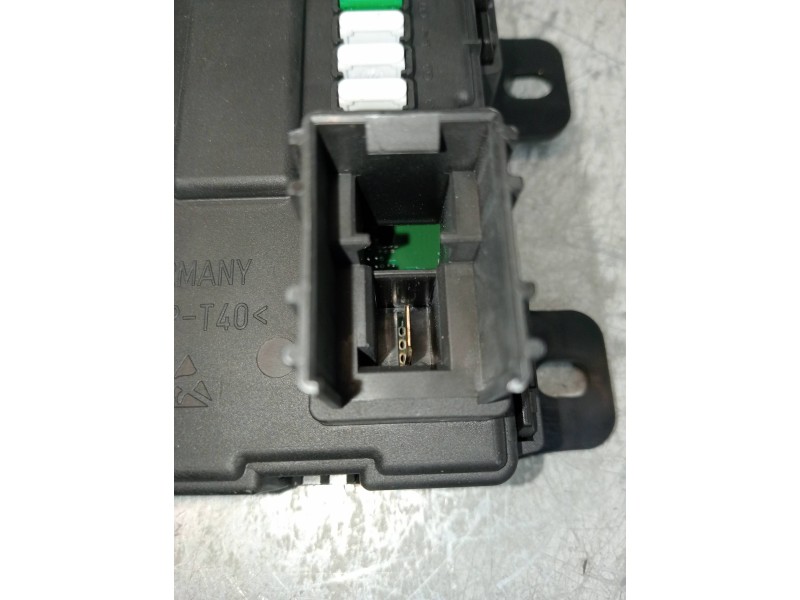 Recambio de caja reles / fusibles para bmw serie 2 coupe (f22) m240i referencia OEM IAM 6135986698201 A2C3045042700 