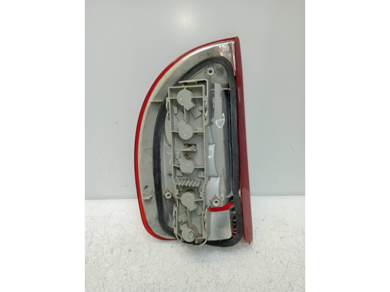 Recambio de piloto trasero derecho para opel corsa b viva referencia OEM IAM   