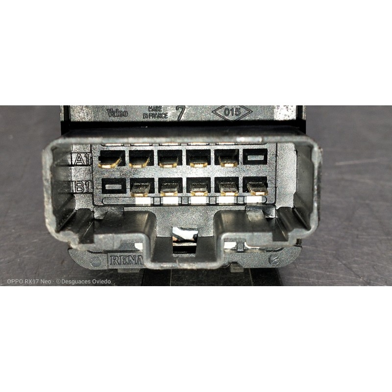 Recambio de mando elevalunas delantero izquierdo para renault trafic combi (ab 4.01) 29 ln combi9 acristalado referencia OEM IAM