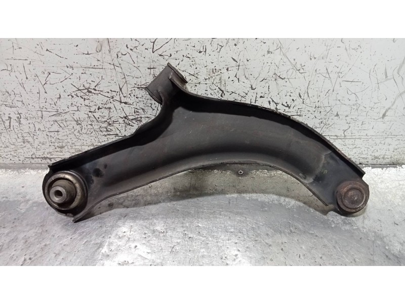 Recambio de brazo suspension inferior delantero izquierdo para renault clio iii referencia OEM IAM 8200744091  