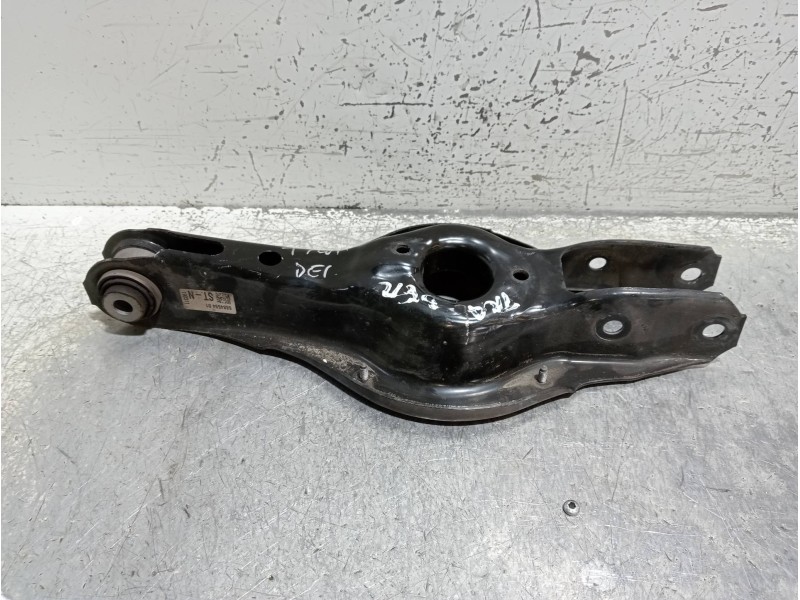 Recambio de brazo suspension inferior trasero derecho para bmw serie 3 berlina (g20) 320d referencia OEM IAM 688469401  