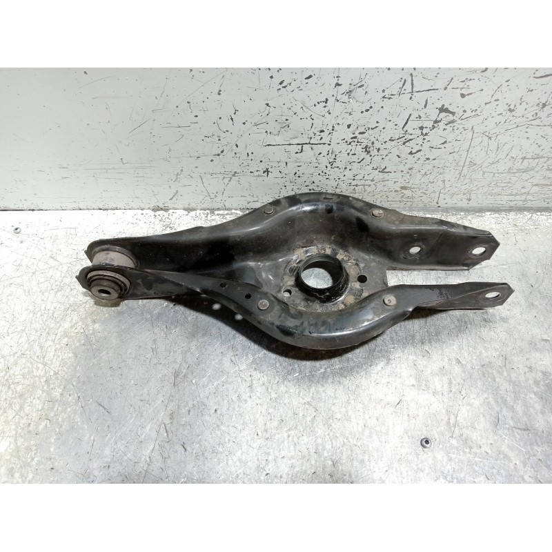 Recambio de brazo suspension inferior trasero derecho para bmw serie 3 berlina (g20) 320d referencia OEM IAM 688469401  