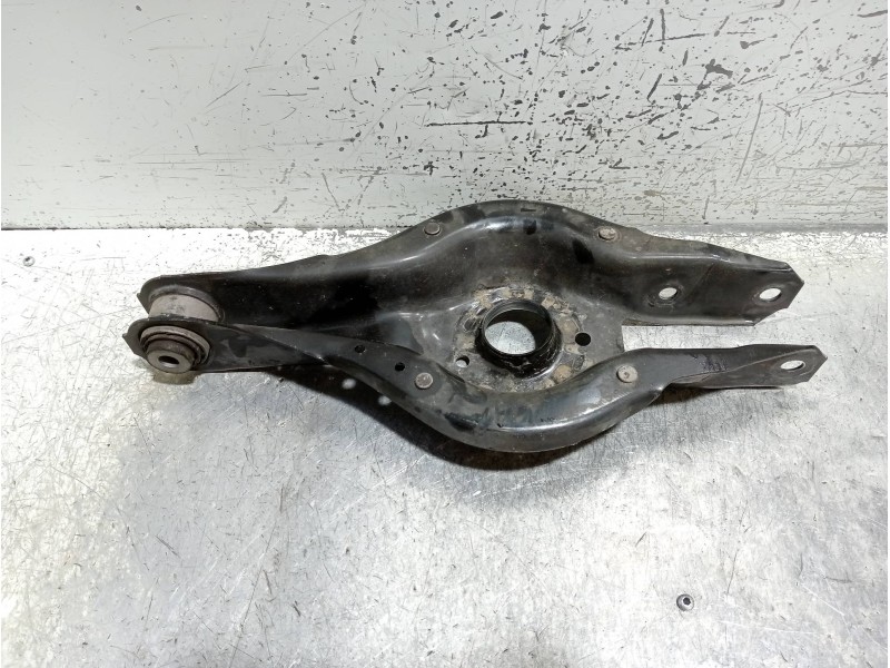 Recambio de brazo suspension inferior trasero derecho para bmw serie 3 berlina (g20) 320d referencia OEM IAM 688469401  