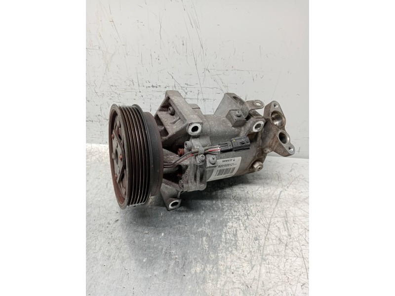 Recambio de compresor aire acondicionado para renault fluence expression referencia OEM IAM 8201025121  
