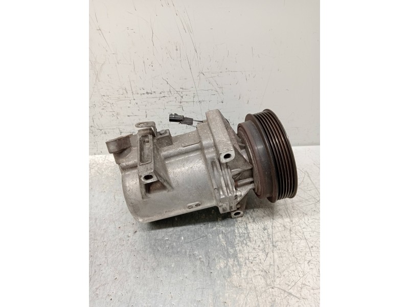 Recambio de compresor aire acondicionado para renault fluence expression referencia OEM IAM 8201025121  