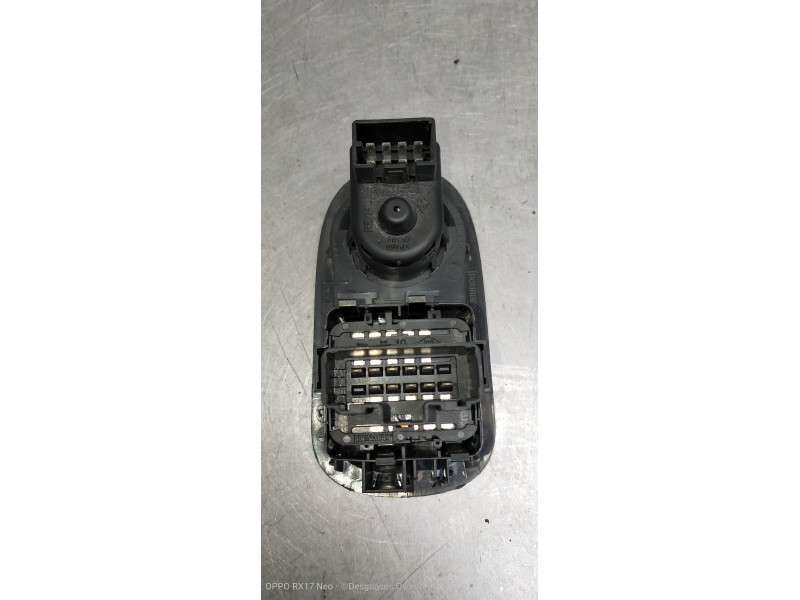Recambio de mando elevalunas delantero izquierdo para renault kangoo z.e. maxi 2-sitzer referencia OEM IAM   5P