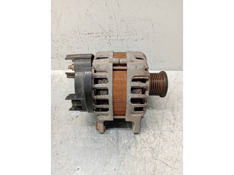 Recambio de alternador para renault clio iv limited referencia OEM IAM 231005300R TG12S341 2724121B