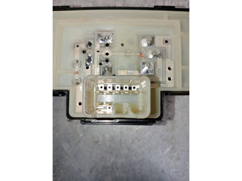 Recambio de mando elevalunas delantero derecho para hyundai elantra (ad)(2016) tecno referencia OEM IAM 93575F201003  