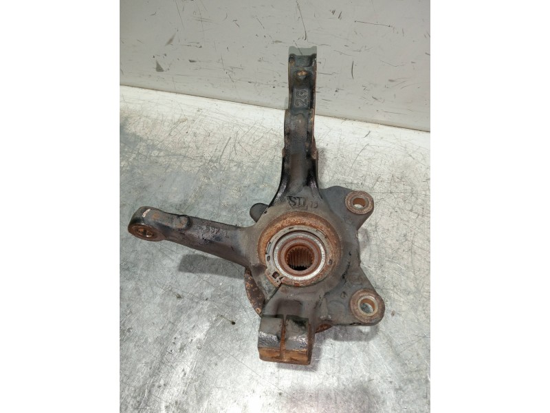 Recambio de mangueta delantera izquierda para renault kangoo profesional referencia OEM IAM 8140  