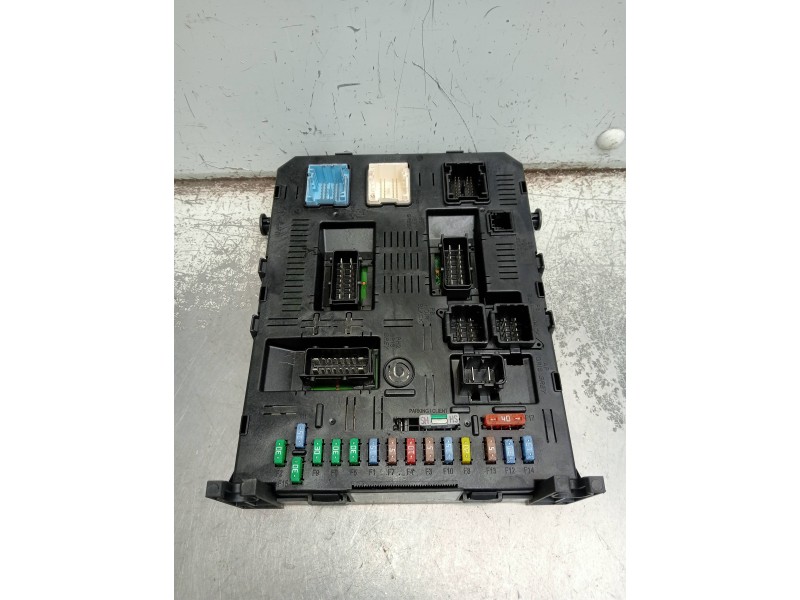 Recambio de caja reles / fusibles para citroen c4 grand picasso exclusive referencia OEM IAM 9663510180 BSI2004H01 01240407